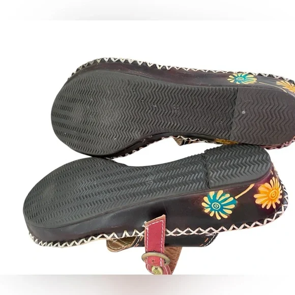 Floral Embellished Leather Sandals - Picture 4 of 6